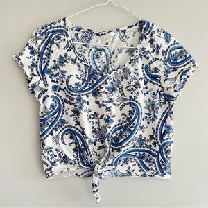 H&M white and blue paisley knot tie t shirt